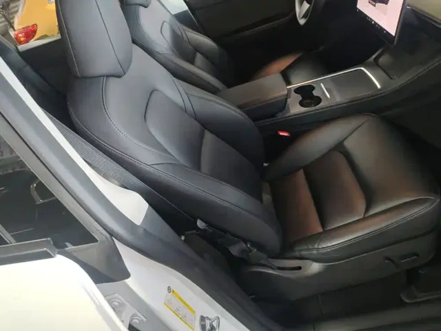 Tesla Model Y — Фото автомобиля 24