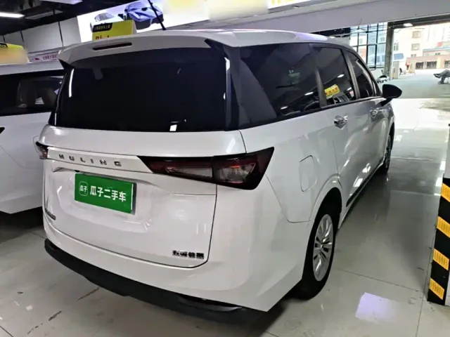 Wuling Jiachen — Фото автомобиля 6