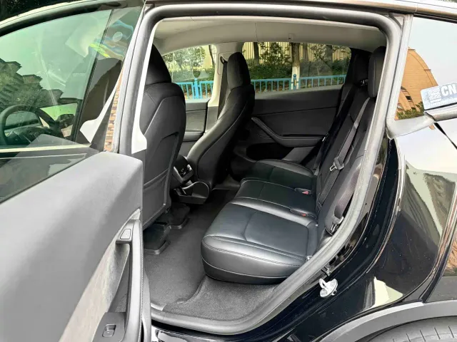 Tesla Model Y — Фото автомобиля 8