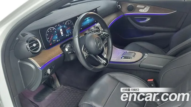 Mercedes-Benz E-Class — Фото автомобиля 14