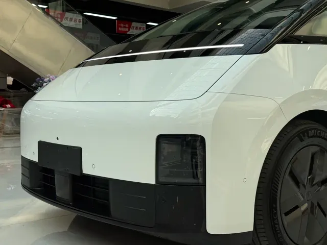 Li Auto MEGA — Фото автомобиля 8