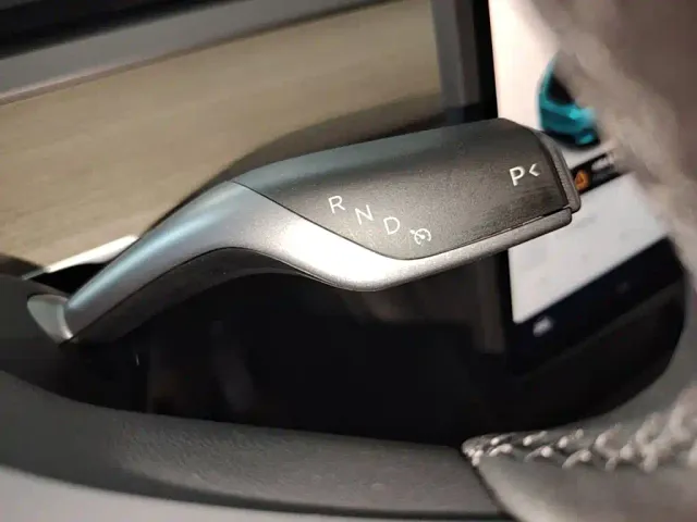 Tesla Model Y — Фото автомобиля 11