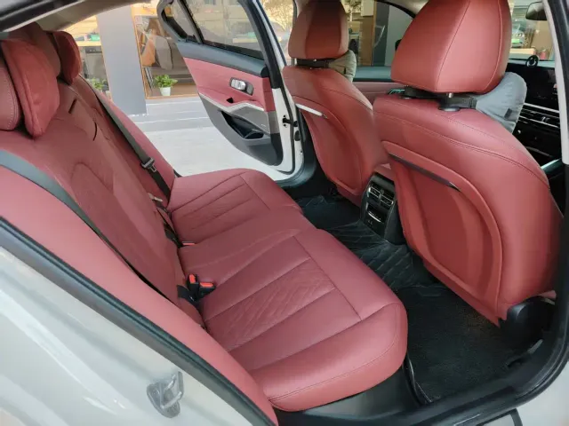 BMW i3 — Фото автомобиля 10
