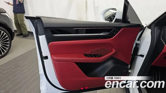 Porsche Macan Electric — Фото автомобиля 13