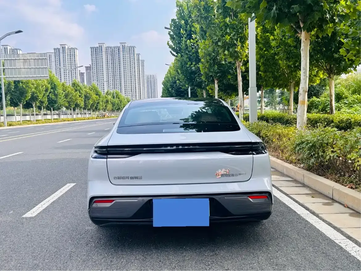 Geely Galaxy Galaxy Xingyao 8 2025 130km EM-i Premium Edition — Фото автомобиля 3