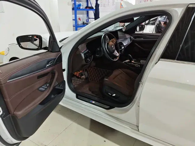 BMW 5 Series — Фото автомобиля 4