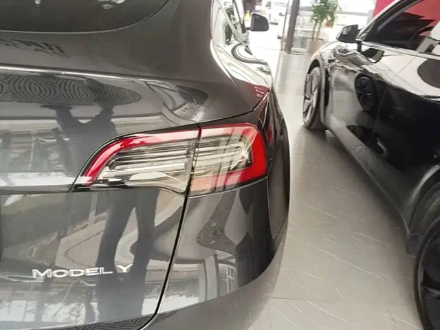 Tesla Model Y — Фото автомобиля 7
