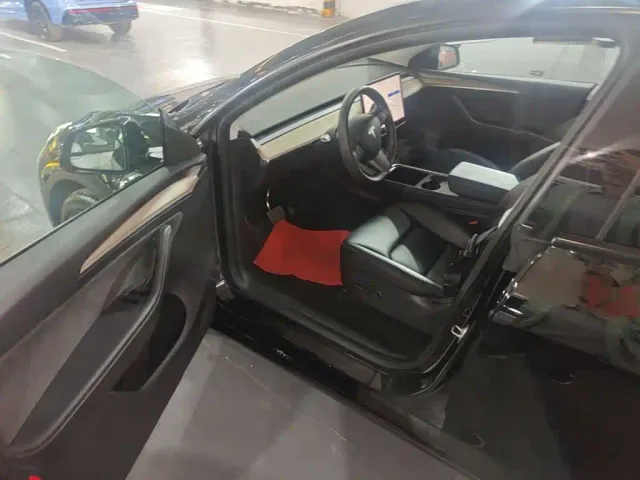 Tesla Model Y — Фото автомобиля 15