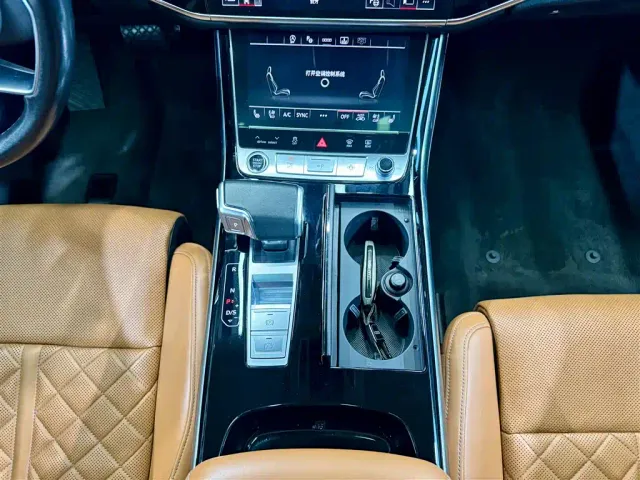 Audi A8 — Фото автомобиля 20