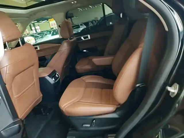 Ford Explorer — Фото автомобиля 16