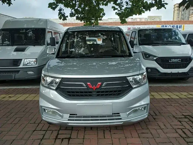 Wuling Hongguang V — Фото автомобиля 2