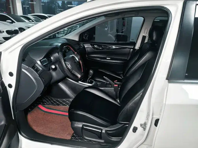 Nissan Tiida — Фото автомобиля 7