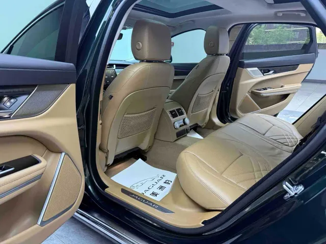 Jaguar XFL — Фото автомобиля 6