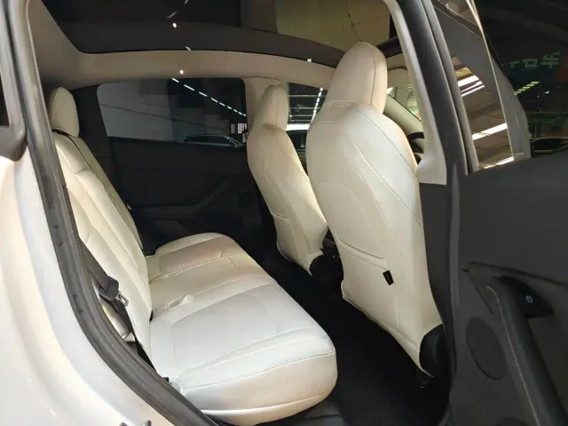 Tesla Model Y — Фото автомобиля 6