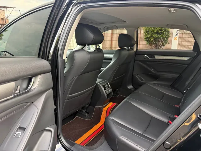 Honda Accord — Фото автомобиля 5