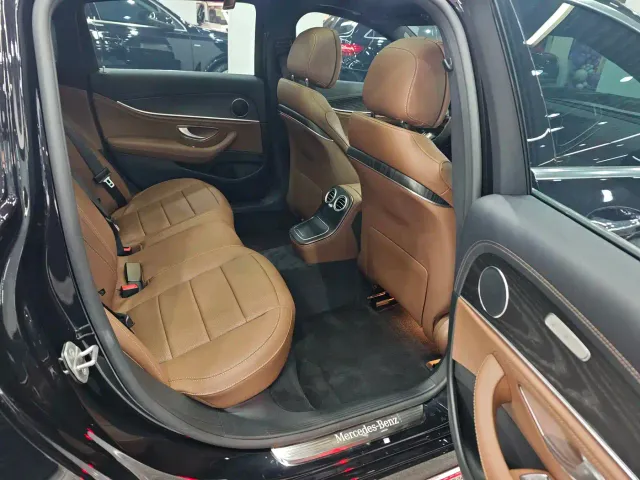 Mercedes-Benz E-Class — Фото автомобиля 10