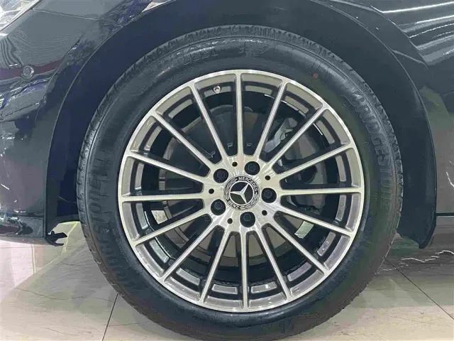 Mercedes-Benz E-Class — Фото автомобиля 5