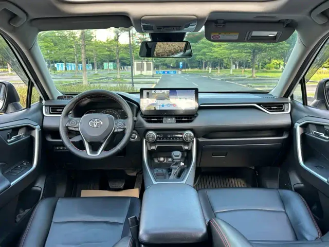 Toyota RAV4 — Фото автомобиля 8