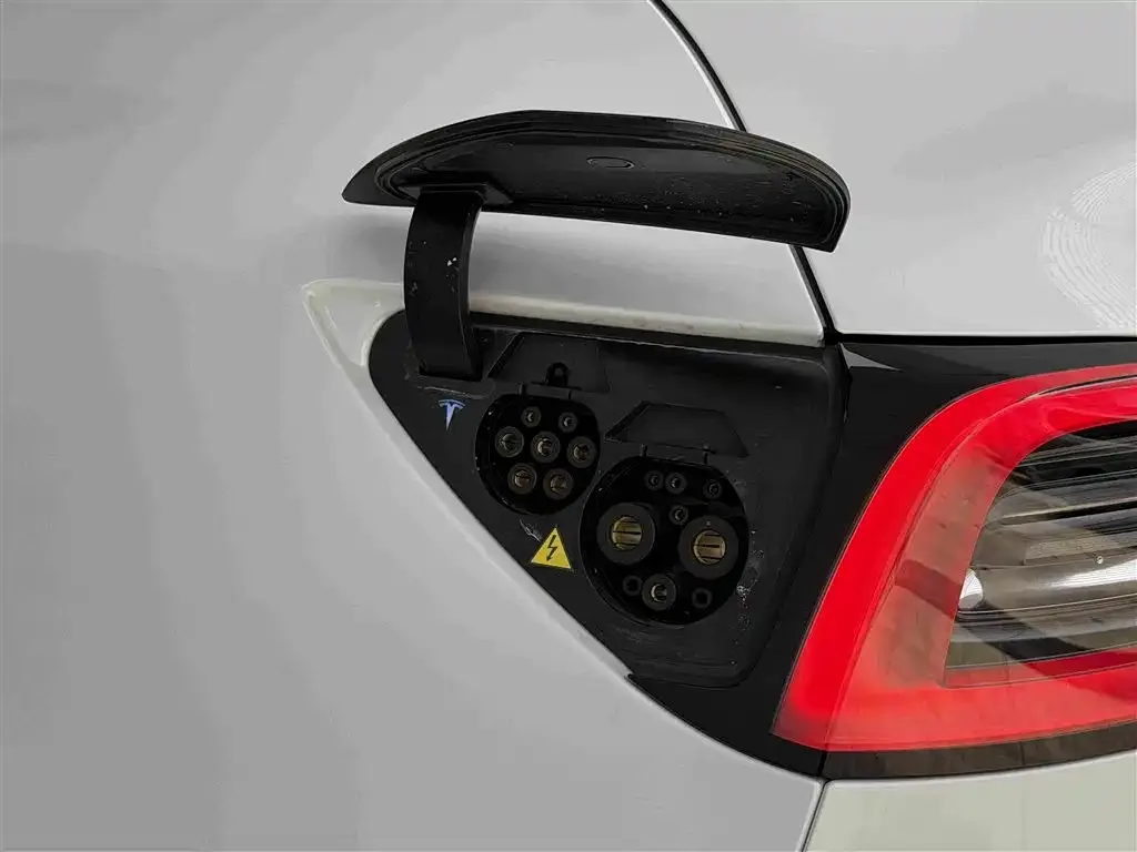 Tesla Model Y 2022 Facelift Rear-Wheel Drive Version — Фото автомобиля 14