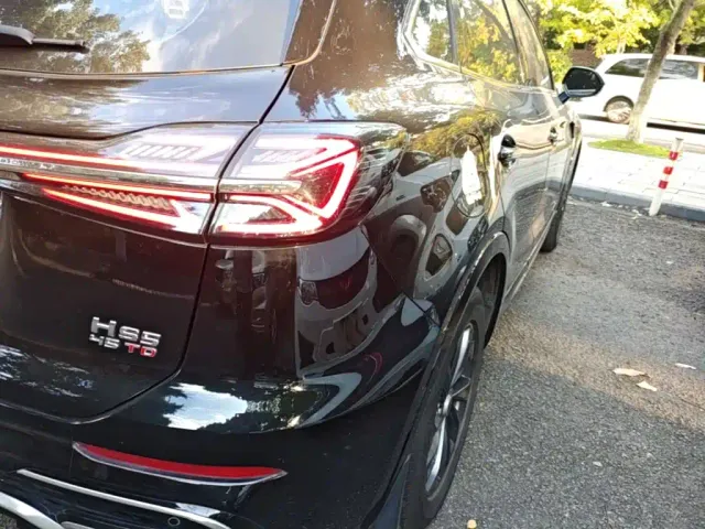 Hongqi HS5 — Фото автомобиля 7
