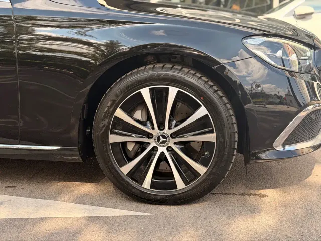 Mercedes-Benz E-Class — Фото автомобиля 5