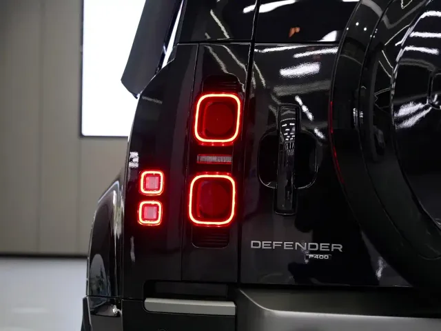 Land Rover Defender — Фото автомобиля 10