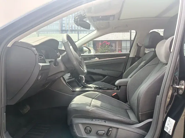 Volkswagen Passat — Фото автомобиля 13