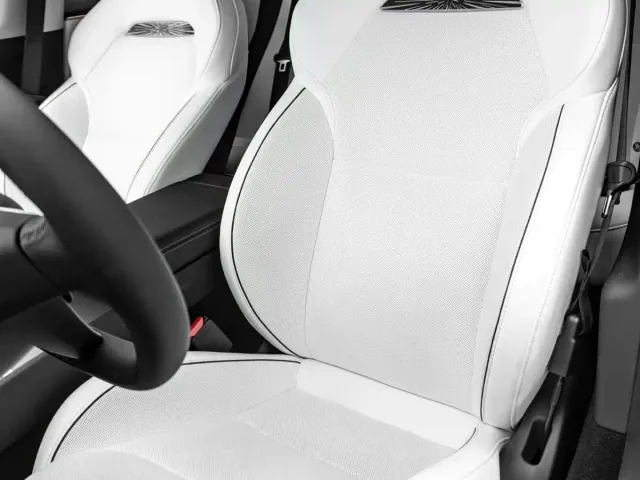 Tesla Model 3 — Фото автомобиля 7