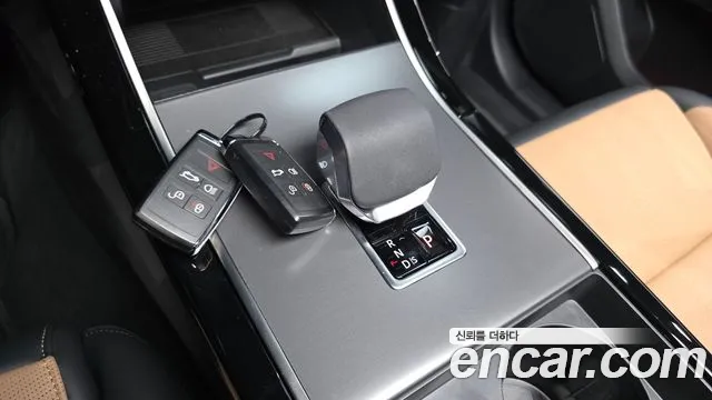 Land Rover Range Rover Velar Range Rover Velar 3.0 P400 Dynamic HSE — Фото автомобиля 8
