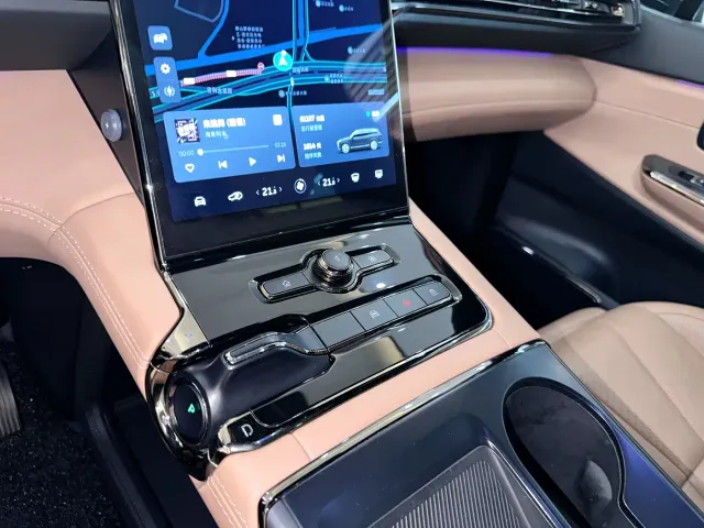 Nio ES8 — Фото автомобиля 11