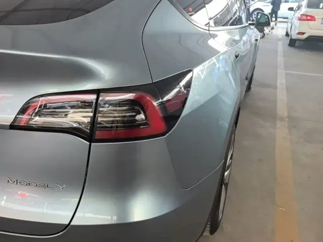 Tesla Model Y — Фото автомобиля 7