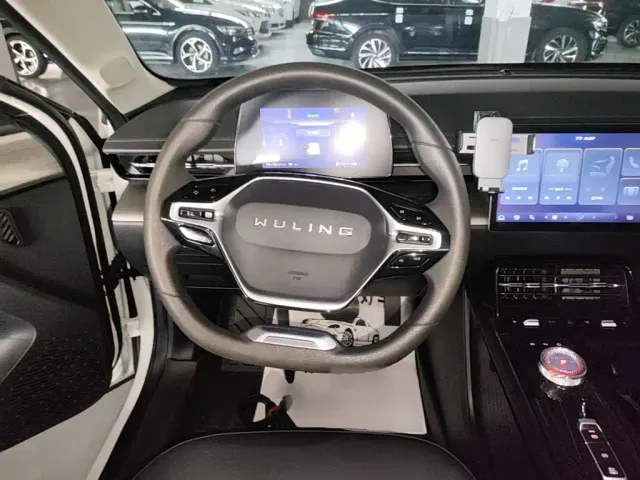 Wuling Starlight — Фото автомобиля 10