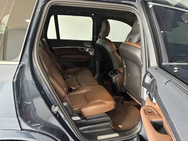 Volvo XC90 — Фото автомобиля 24