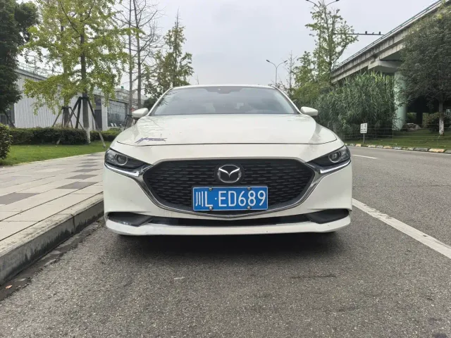 Mazda Axela — Фото автомобиля 2