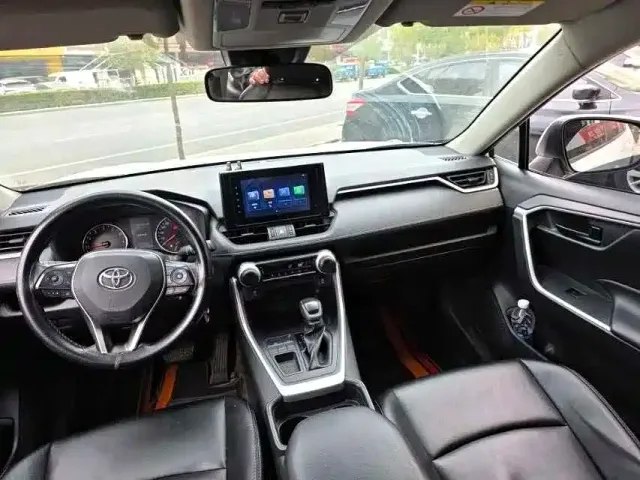 Toyota RAV4 — Фото автомобиля 5