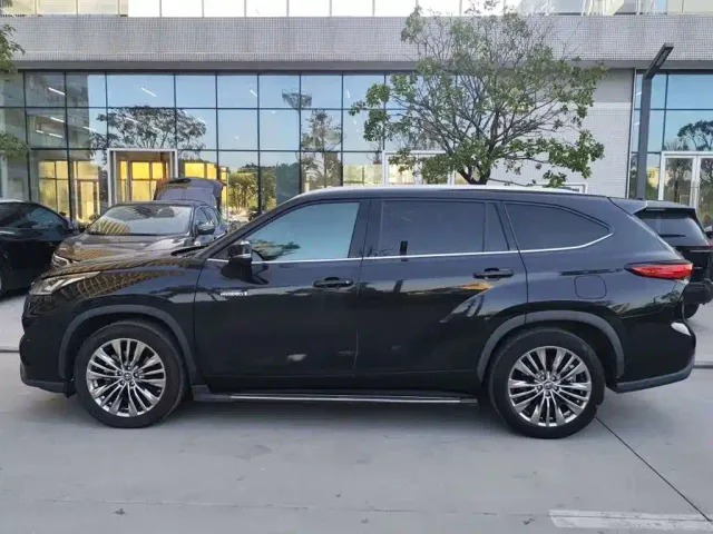Toyota Highlander — Фото автомобиля 3