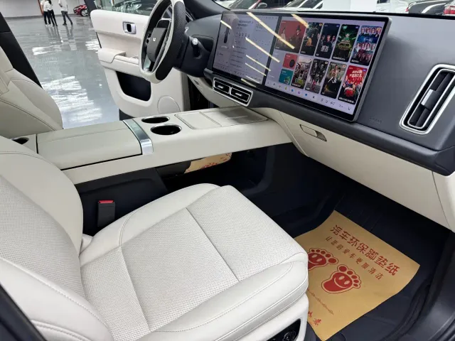Li Auto Li L8 2023 Pro — Фото автомобиля 14