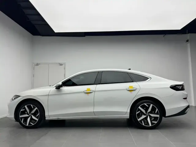 Volkswagen Lamando — Фото автомобиля 8