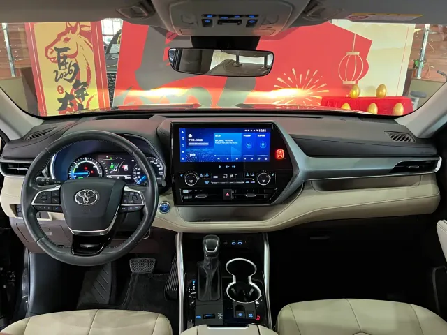 Toyota Highlander — Фото автомобиля 12