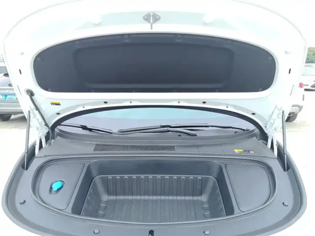 Li Auto i6 — Фото автомобиля 19