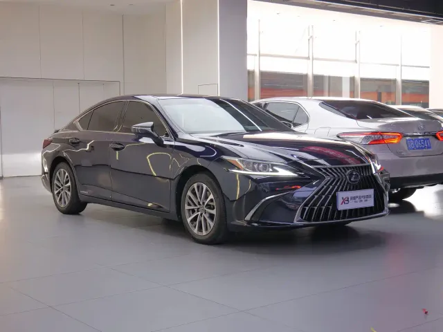 Lexus ES — Фото автомобиля 2