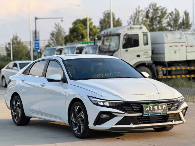 Hyundai Elantra — Фото автомобиля 3