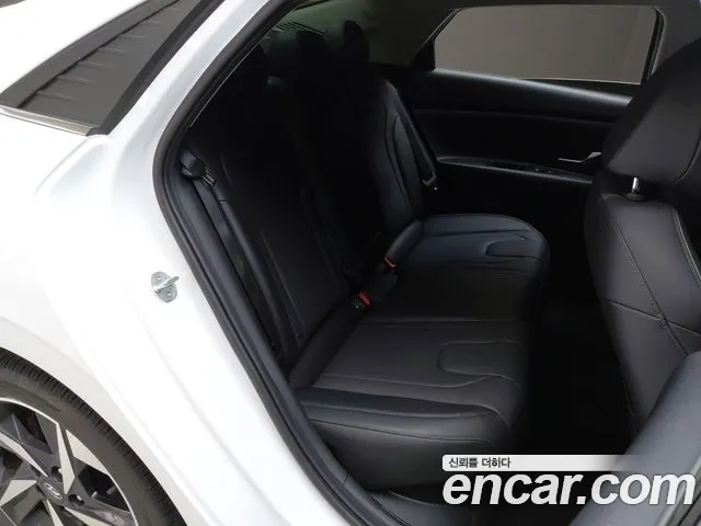 Hyundai AVANTE Inspiration — Фото автомобиля 11