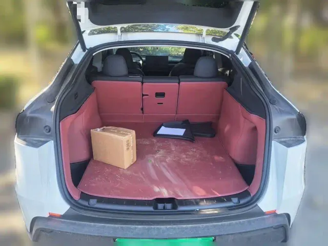 Tesla Model Y — Фото автомобиля 9