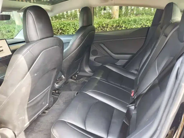 Tesla Model 3 — Фото автомобиля 4