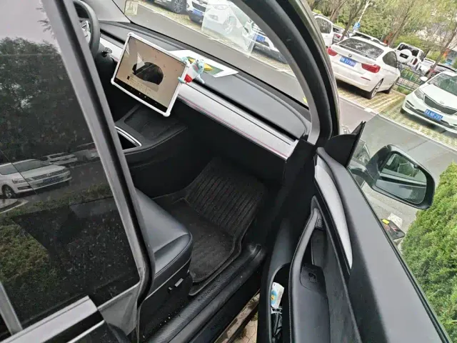 Tesla Model Y — Фото автомобиля 19