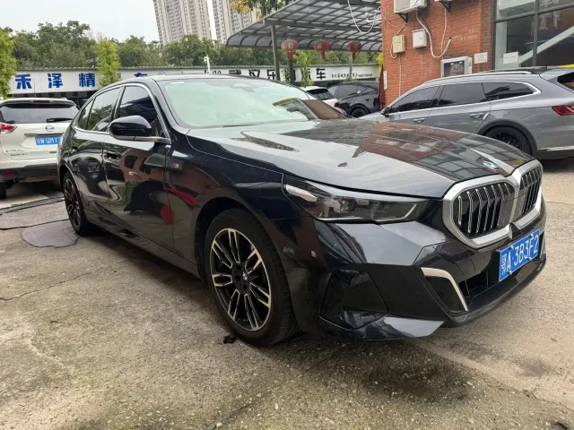 BMW 5 Series — Фото автомобиля 4
