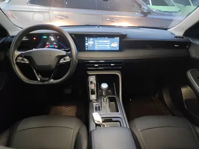 Roewe i5 — Фото автомобиля 9