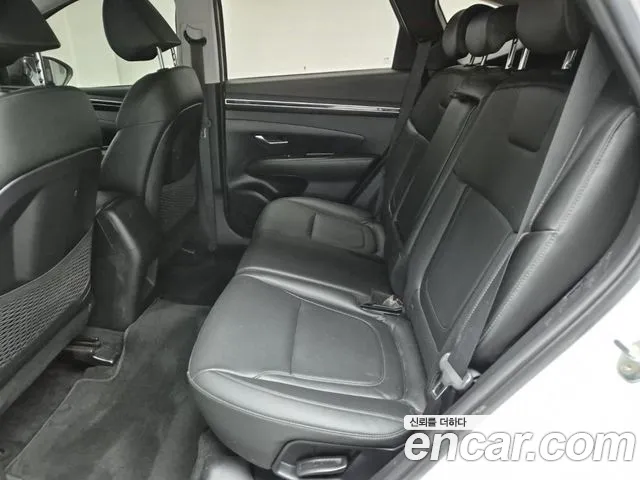 Hyundai Tucson Tucson (NX4) Дизель 2.0 2WD — Фото автомобиля 16