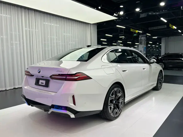 BMW 5 Series — Фото автомобиля 11